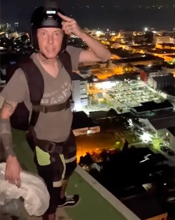 Man jumps from 29-story building and dies after parachute fails to open ...