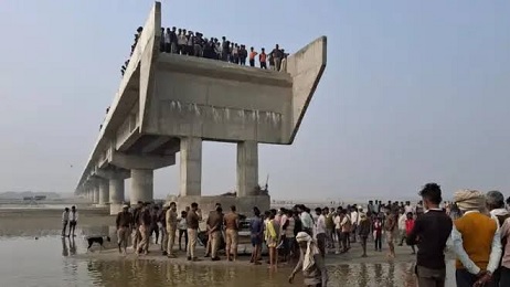 Three d!e after Google maps guided them to drive off unfinished bridge ...